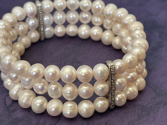 TRIPLE LA PERLE -3 layer fresh water pearl bracelet with elastic strap