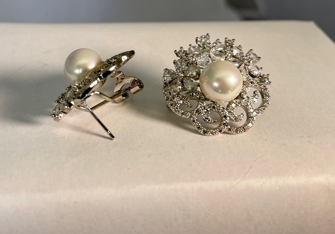 ANTIQUE SILVER - Top quality and trendy Silver Plated pearl earring