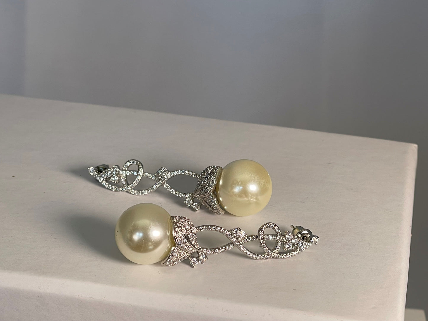 TANYA'S BEAUTY - Elegant White Gold plated earring with a glorious large pearl