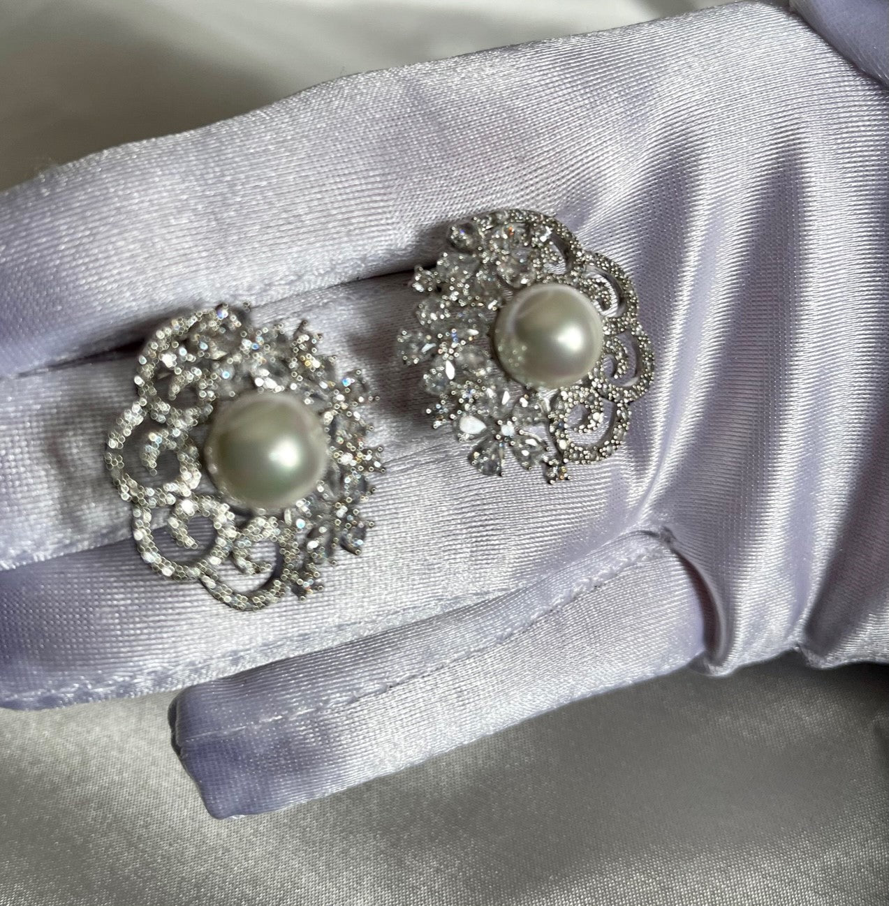 ANTIQUE SILVER - Top quality and trendy Silver Plated pearl earring