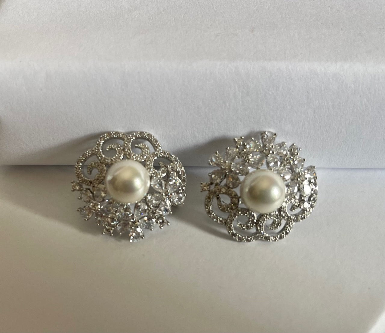 ANTIQUE SILVER - Top quality and trendy Silver Plated pearl earring