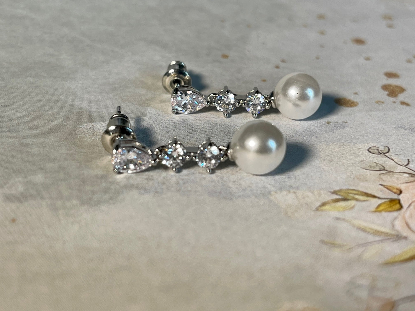 DELICATE CREAM - Classic Water Drop Luxury Cubic Zirconia and  Pearl Earrings