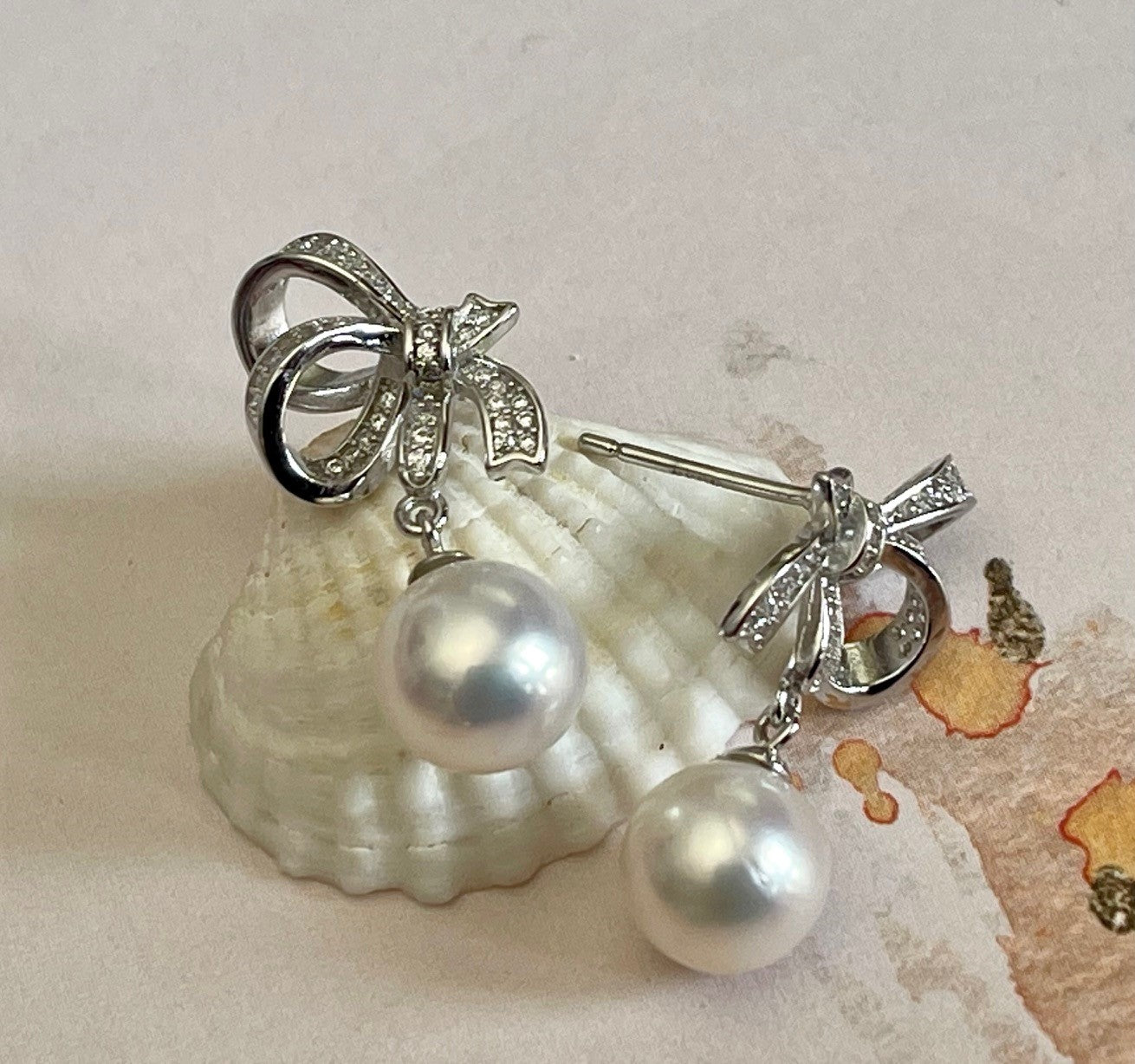 RADIANT BRIDE - Little bow sterling silver earring with baroque pearl