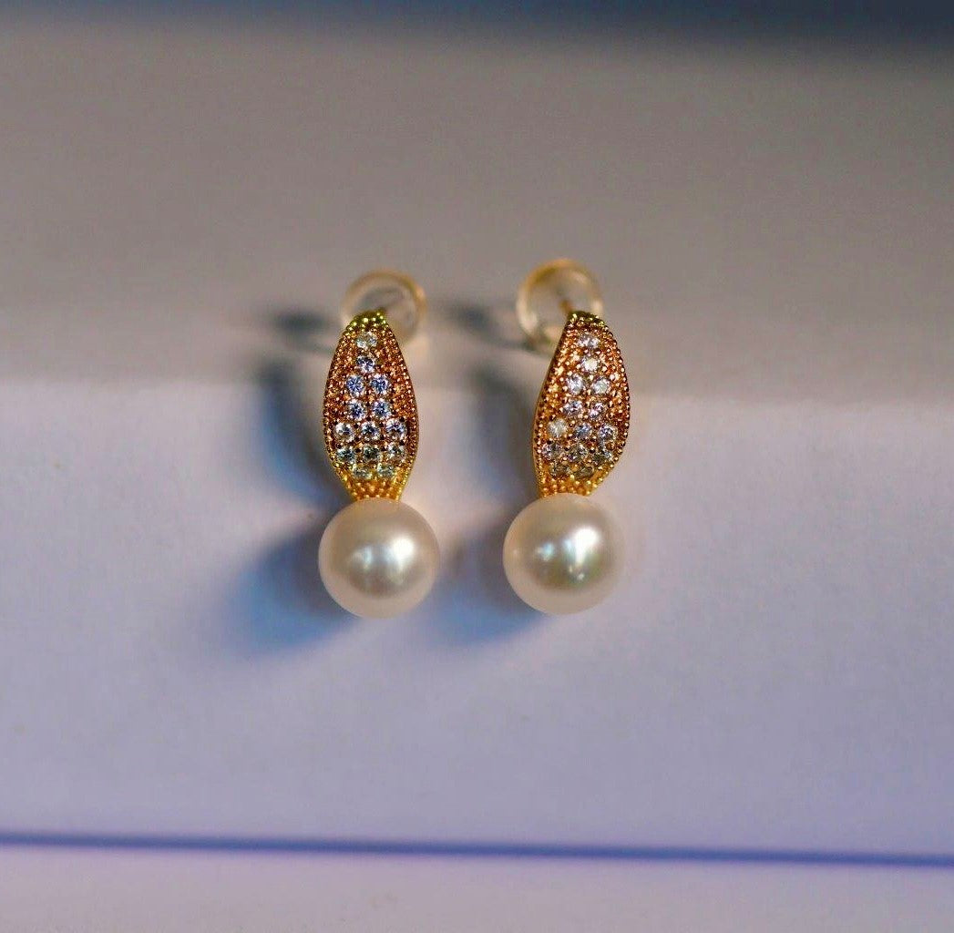 DAWN SENSATION - High quality freshwater pearl earrings walking on high heels!