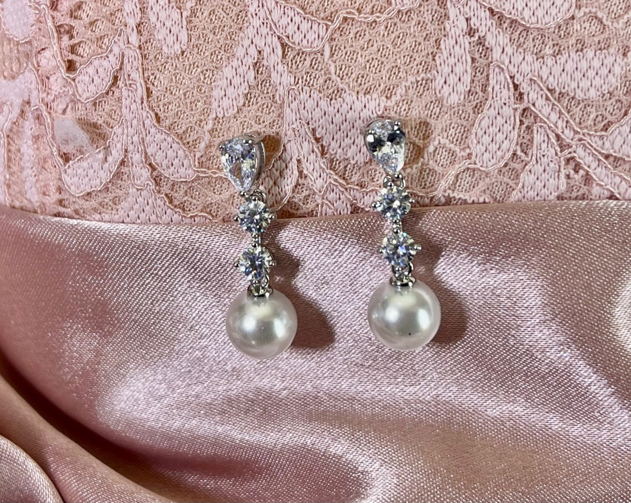 DELICATE CREAM - Classic Water Drop Luxury Cubic Zirconia and  Pearl Earrings