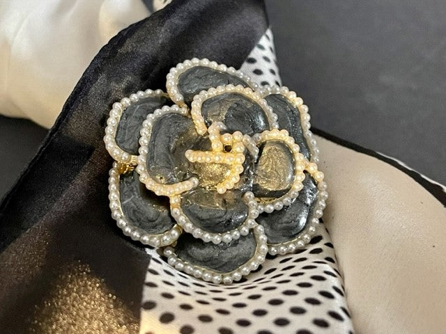 COCO ROSE Rose shaped pearl bracelet or scarf clip in pearl white or charcoal black