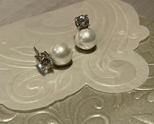 STARRY EYED - Classic pearl earring with nice size cubic zirconia in a silver setting