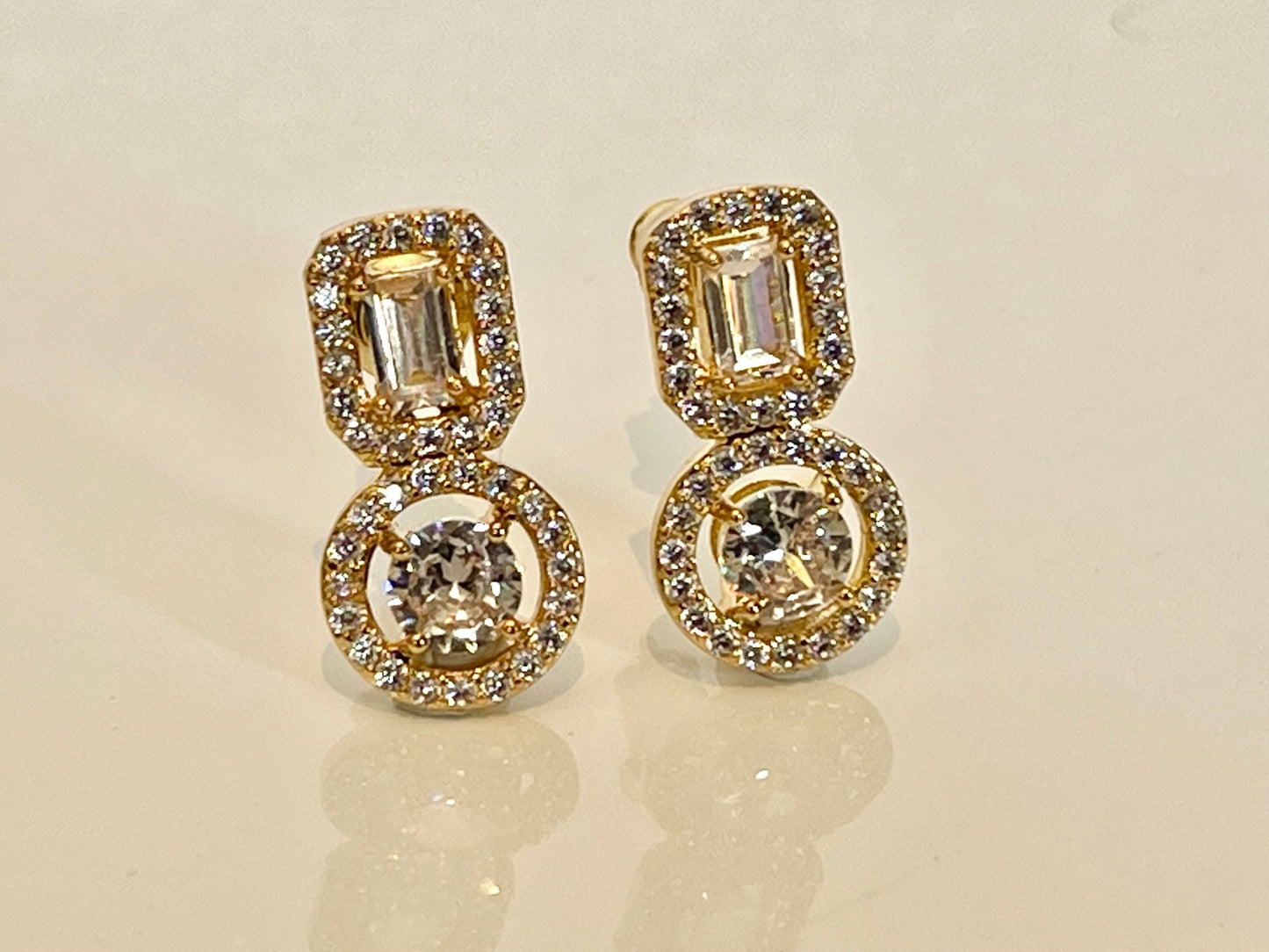 ROYAL GOLD - Popular Design Fashion Gold and Cubic Zirconia stud earring