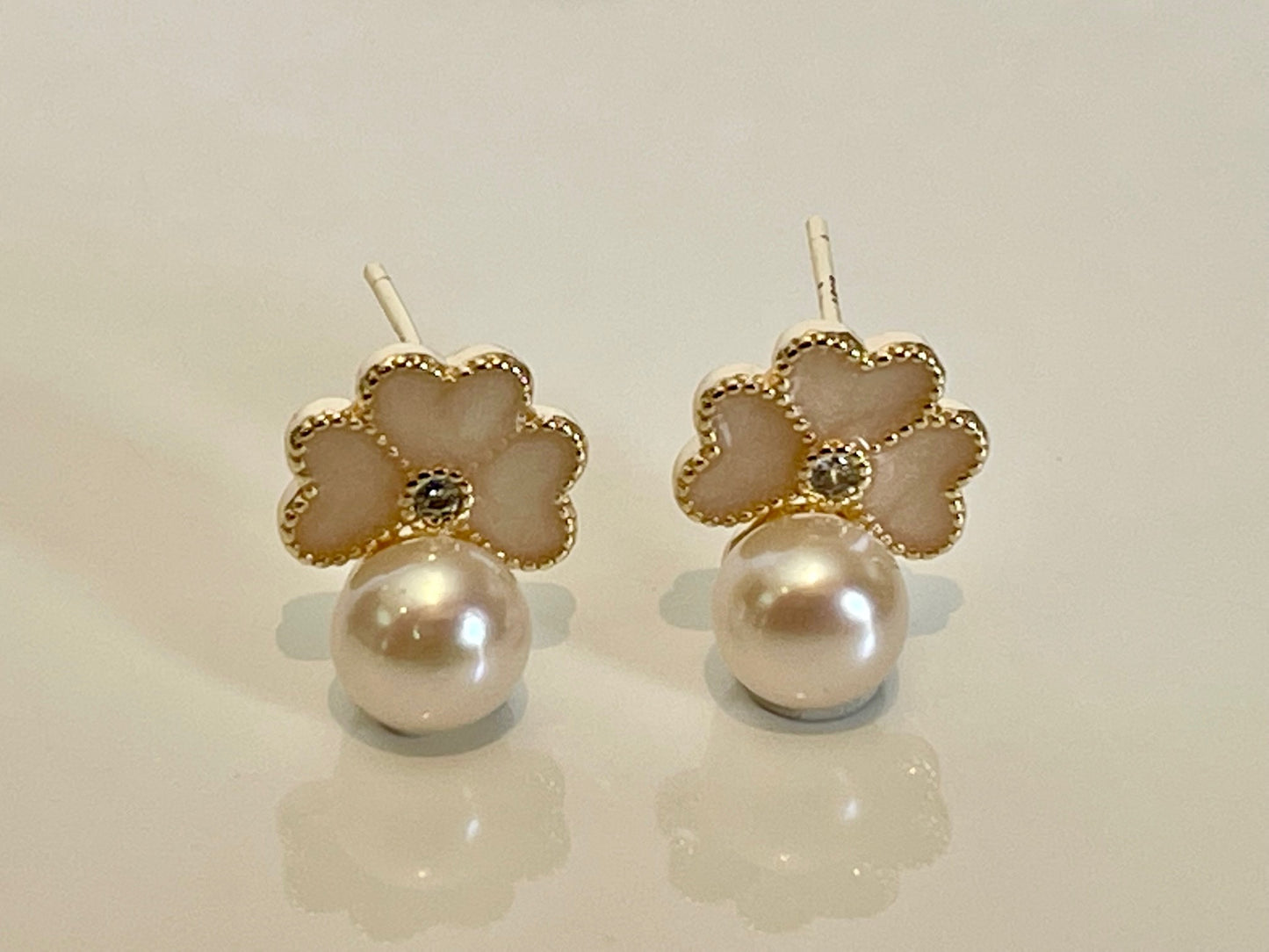 CHERRY BLOSSOM  - Pink cherry blossom earrings with a round freshwater pearl