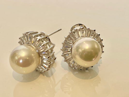 PRETTY BALLERINA - Great size round classic silver cubic irconia and pearl earring