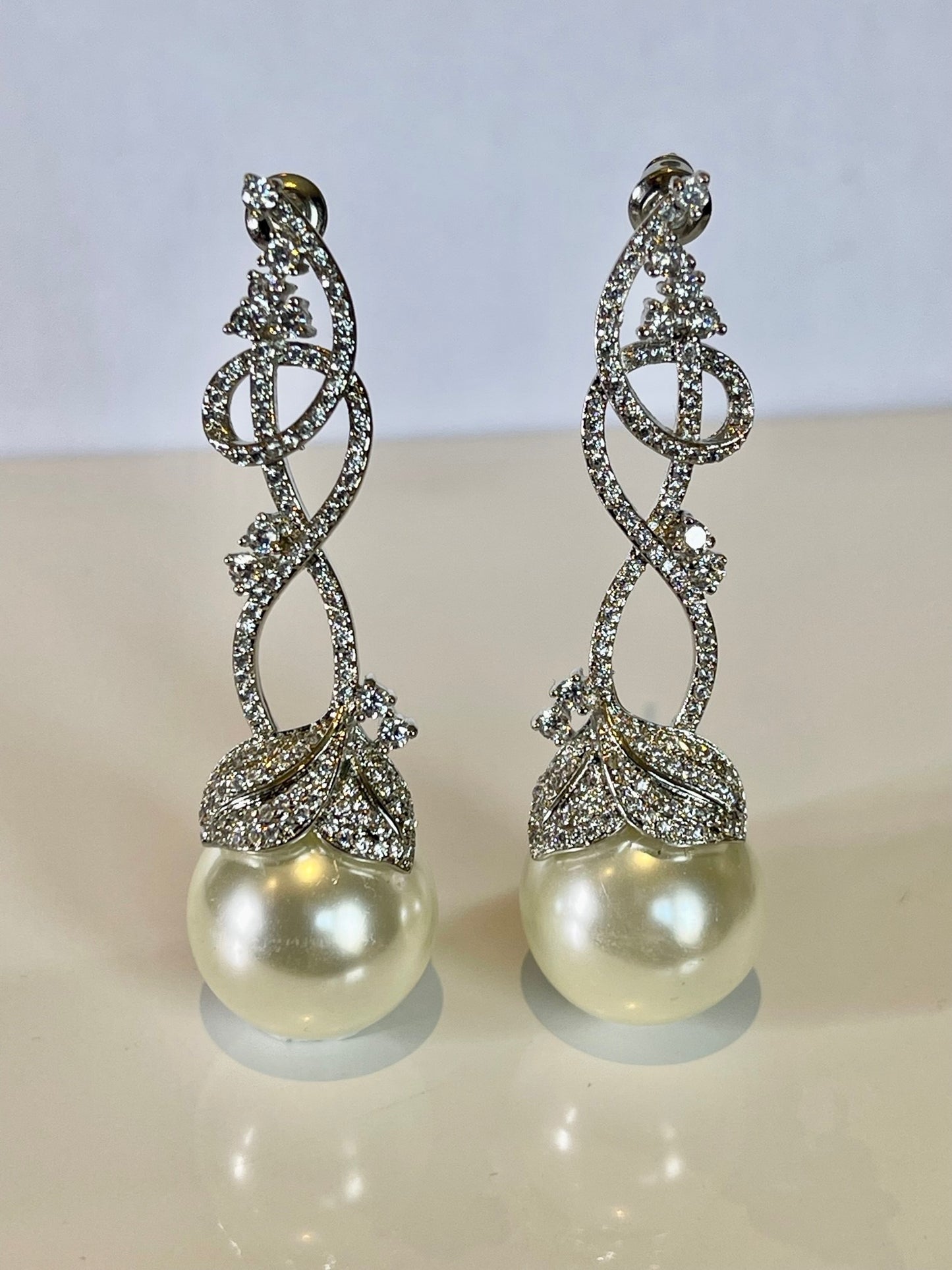 TANYA'S BEAUTY - Elegant White Gold plated earring with a glorious large pearl