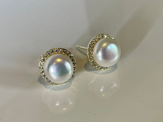 CUPCAKE - The sweetest fresh water pearl stud earring surrounded by glitsy zirconias