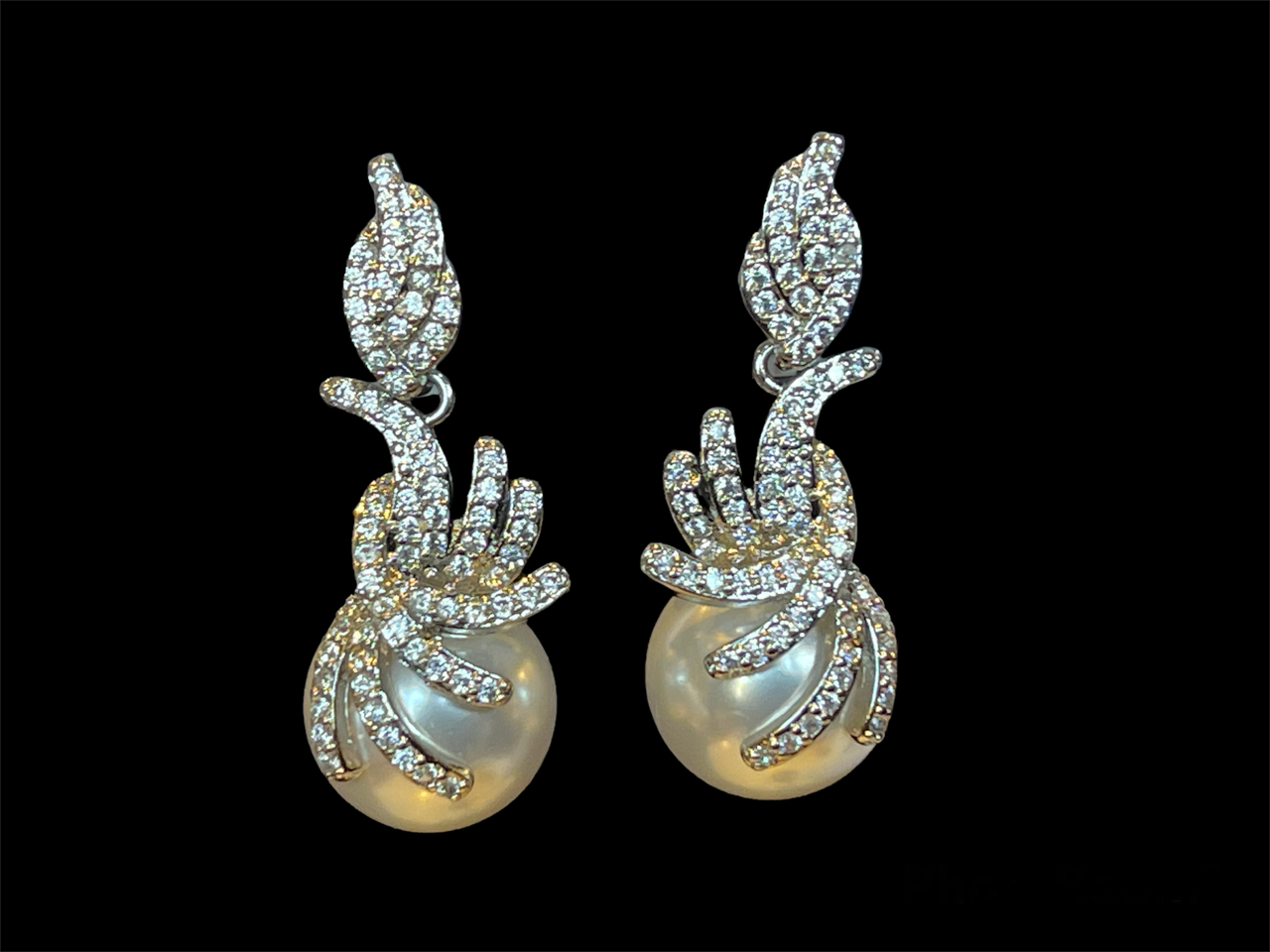 FOREVER BEAUTY - Gorgeous Cubic Zirconia Silver Plated Drop Pearl Earrings