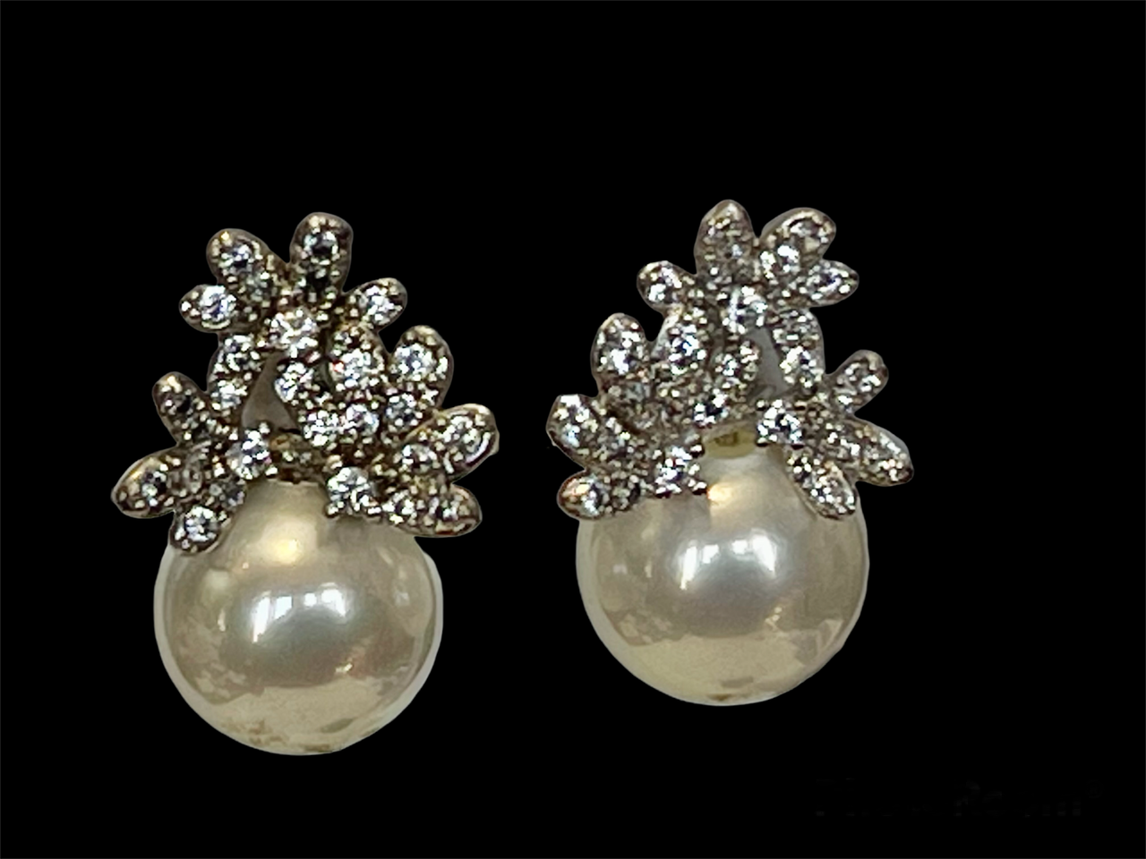 OYSTER PEARL - Unique Design Cubic Zircon Flower with a Sea Shell Pearl earring